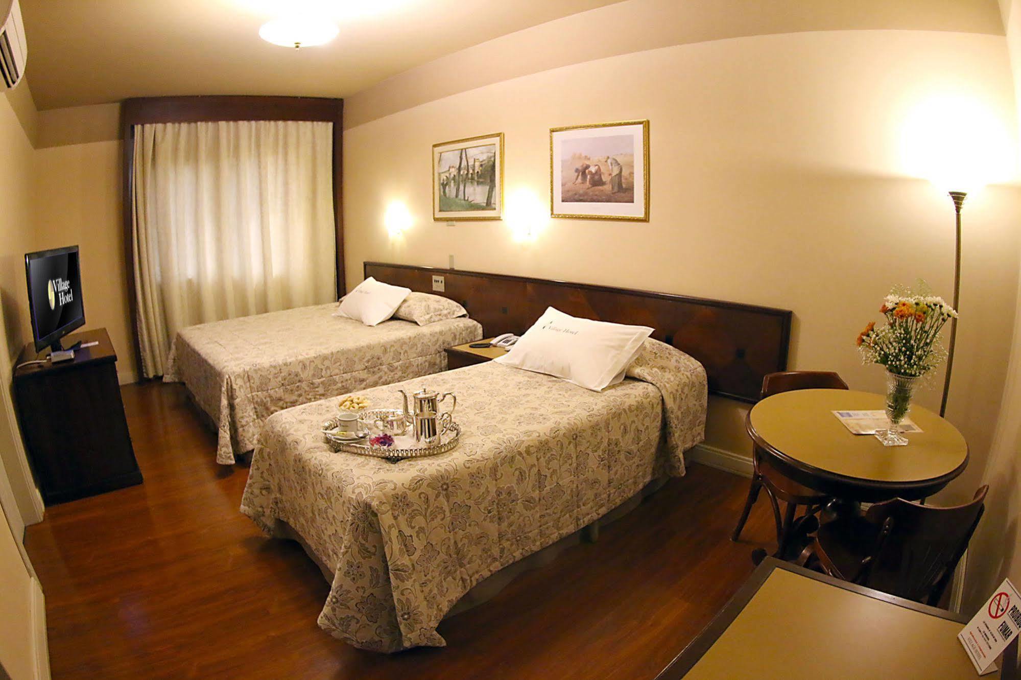 Village Hotel ポンタ・グロッサ エクステリア 写真