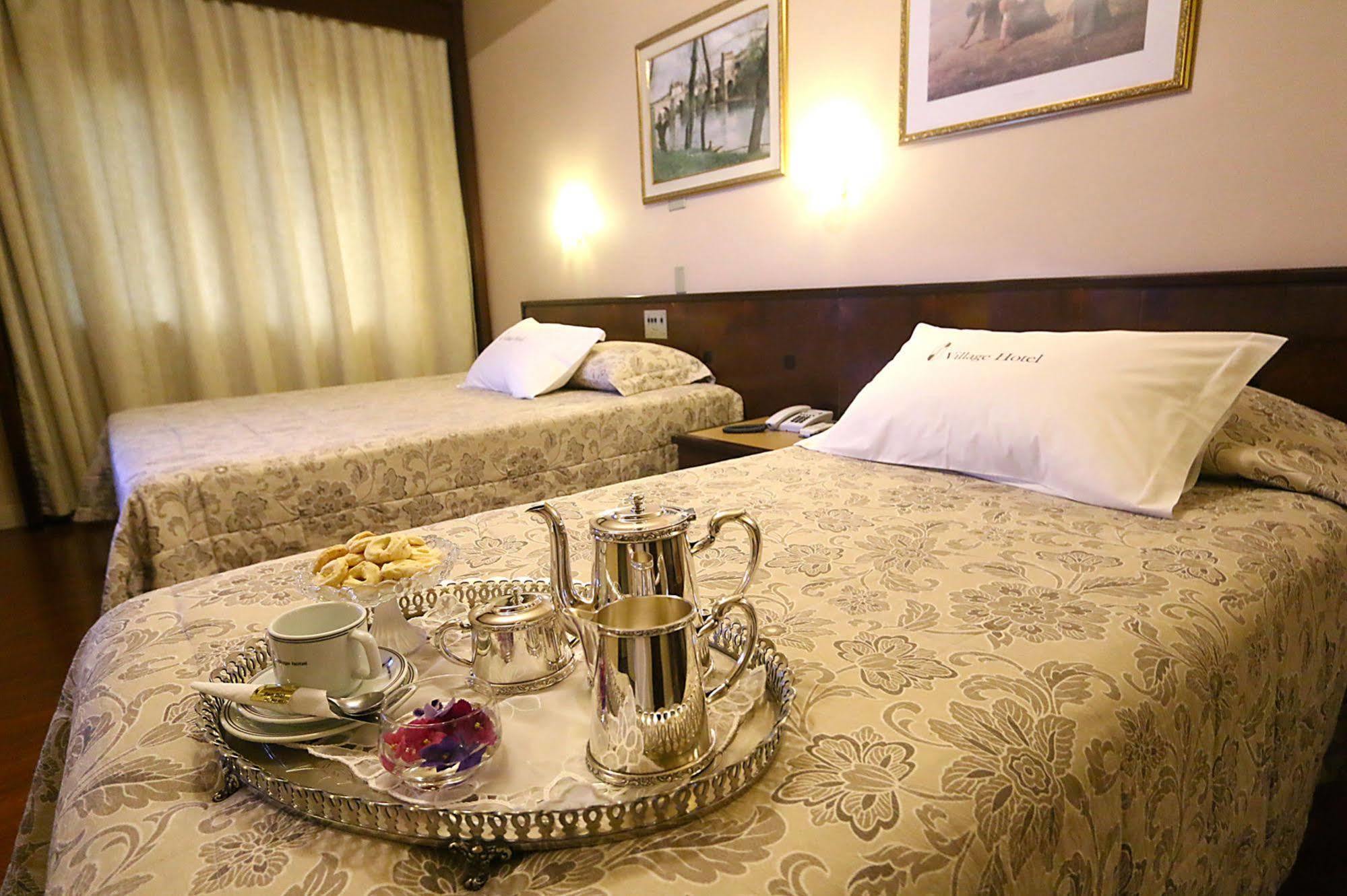 Village Hotel ポンタ・グロッサ エクステリア 写真